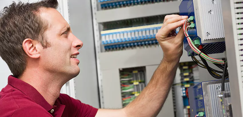 Offshore and Petroleum Facility Electrician in Alabaster